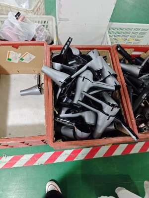 25 মিমি ব্যারেল 1 বছরের ওয়ারেন্টি এবং মসৃণ চকচকে curls জন্য 110-240V ভোল্টেজ সঙ্গে সিরামিক চুল curler