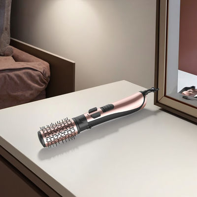 সহজ স্টাইলিংয়ের জন্য ৩টি তাপমাত্রা স্তর এবং ২২০~২৪০V ভোল্টেজ সহ ১২০০W পাওয়ার হেয়ার ড্রায়ার ব্রাশ